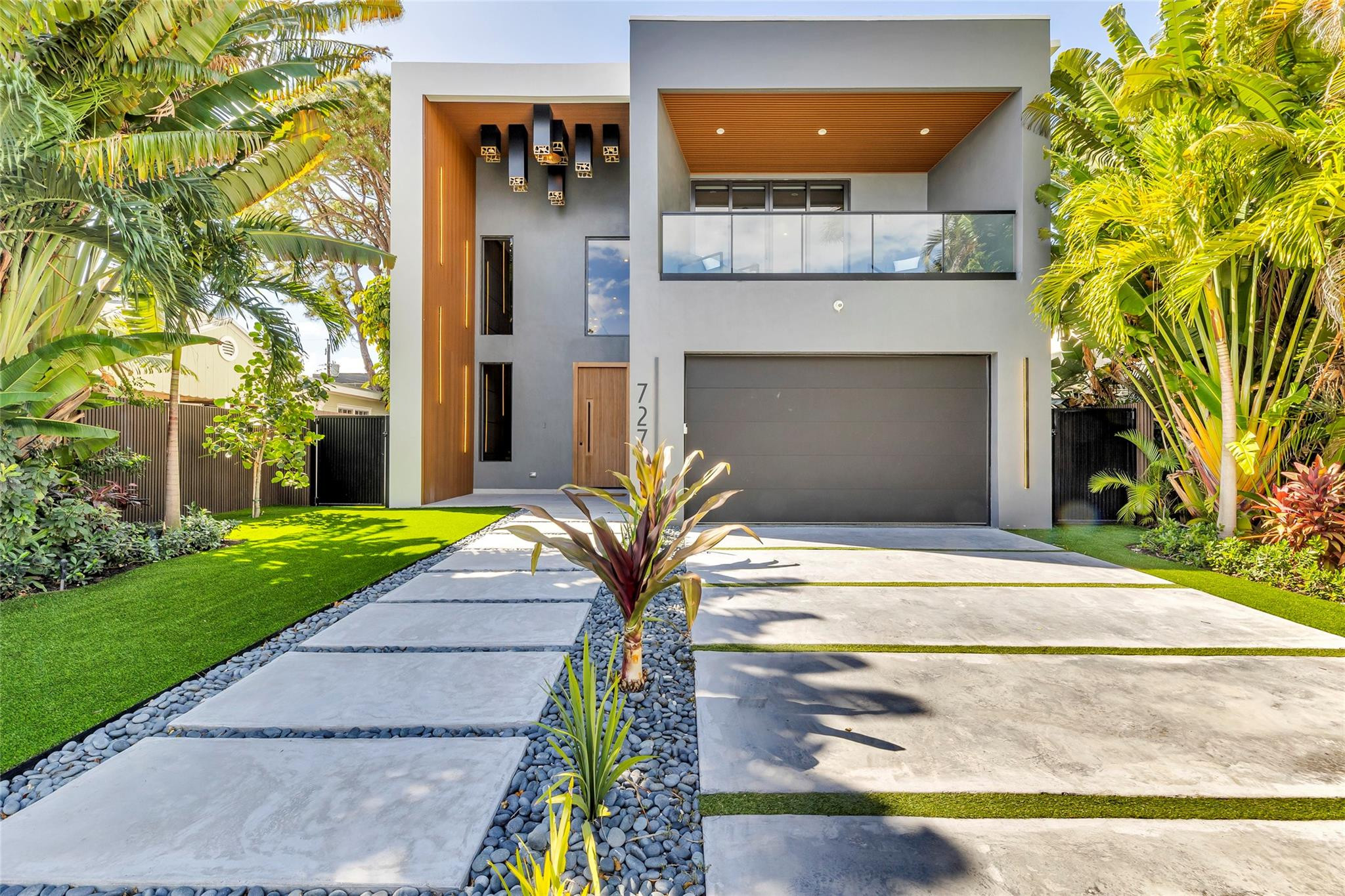 727 NE 17th Way