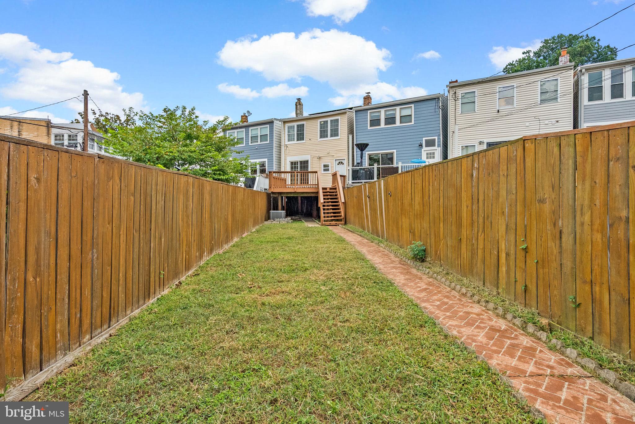 28 SHERMAN CIRCLE NW