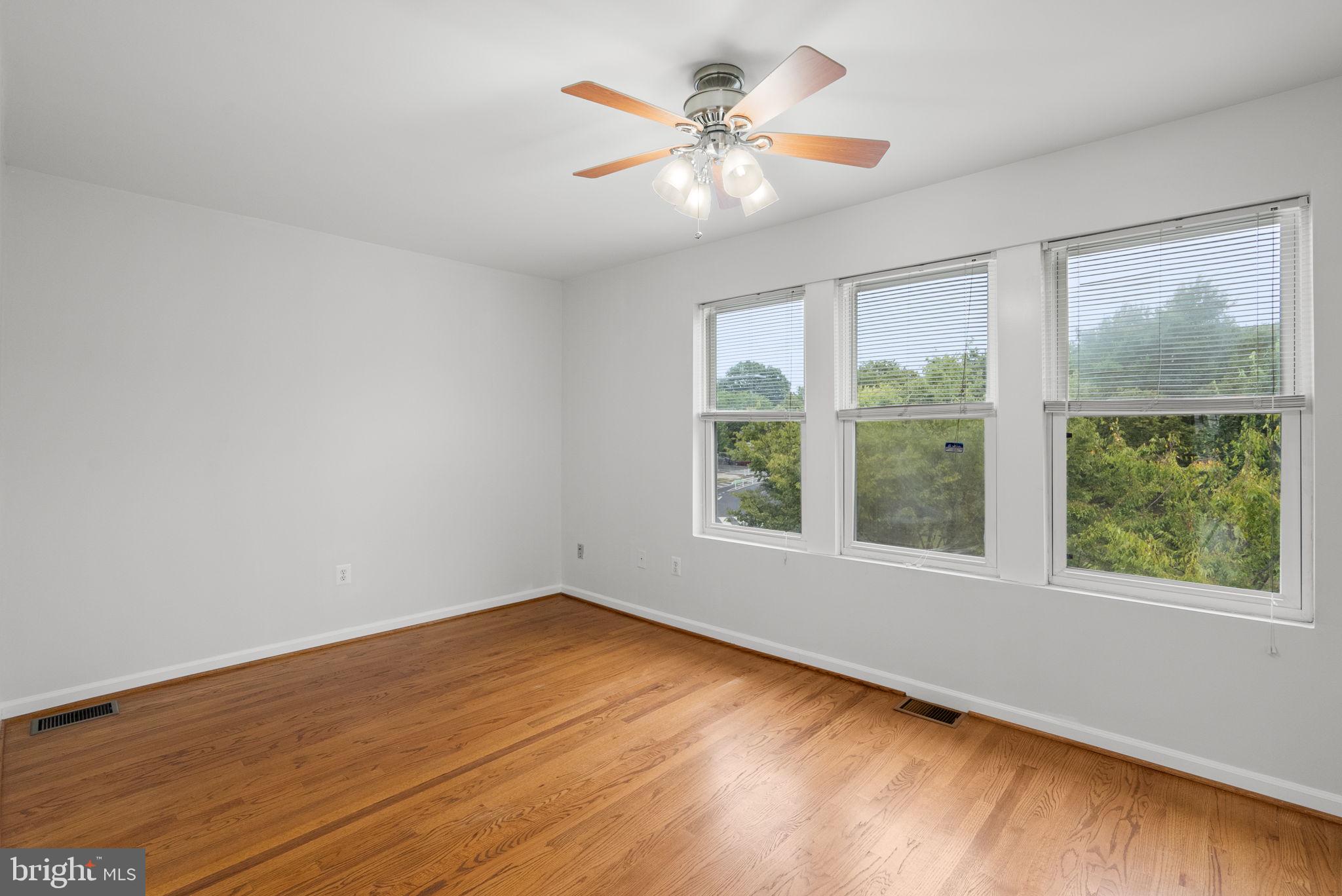 28 SHERMAN CIRCLE NW