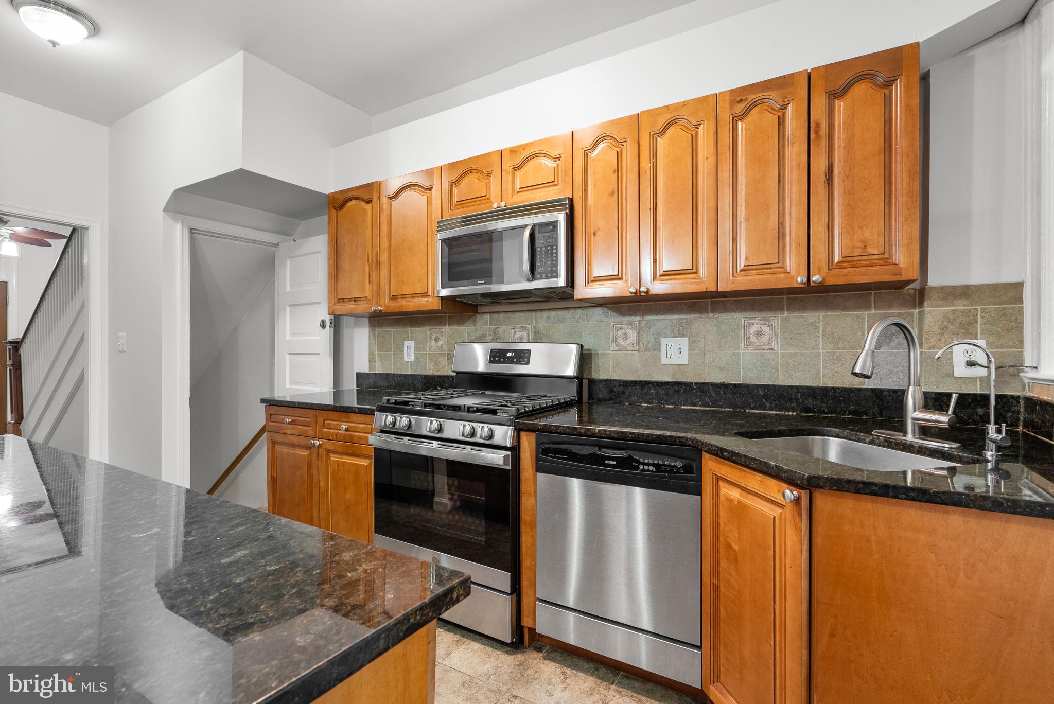 28 SHERMAN CIRCLE NW