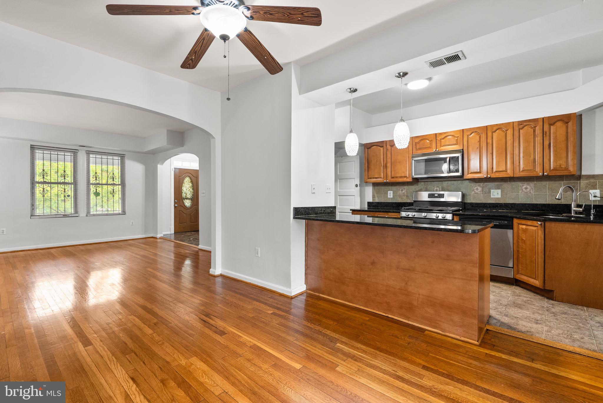 28 SHERMAN CIRCLE NW