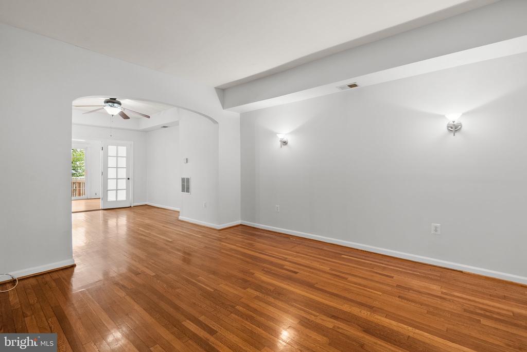 28 SHERMAN CIRCLE NW