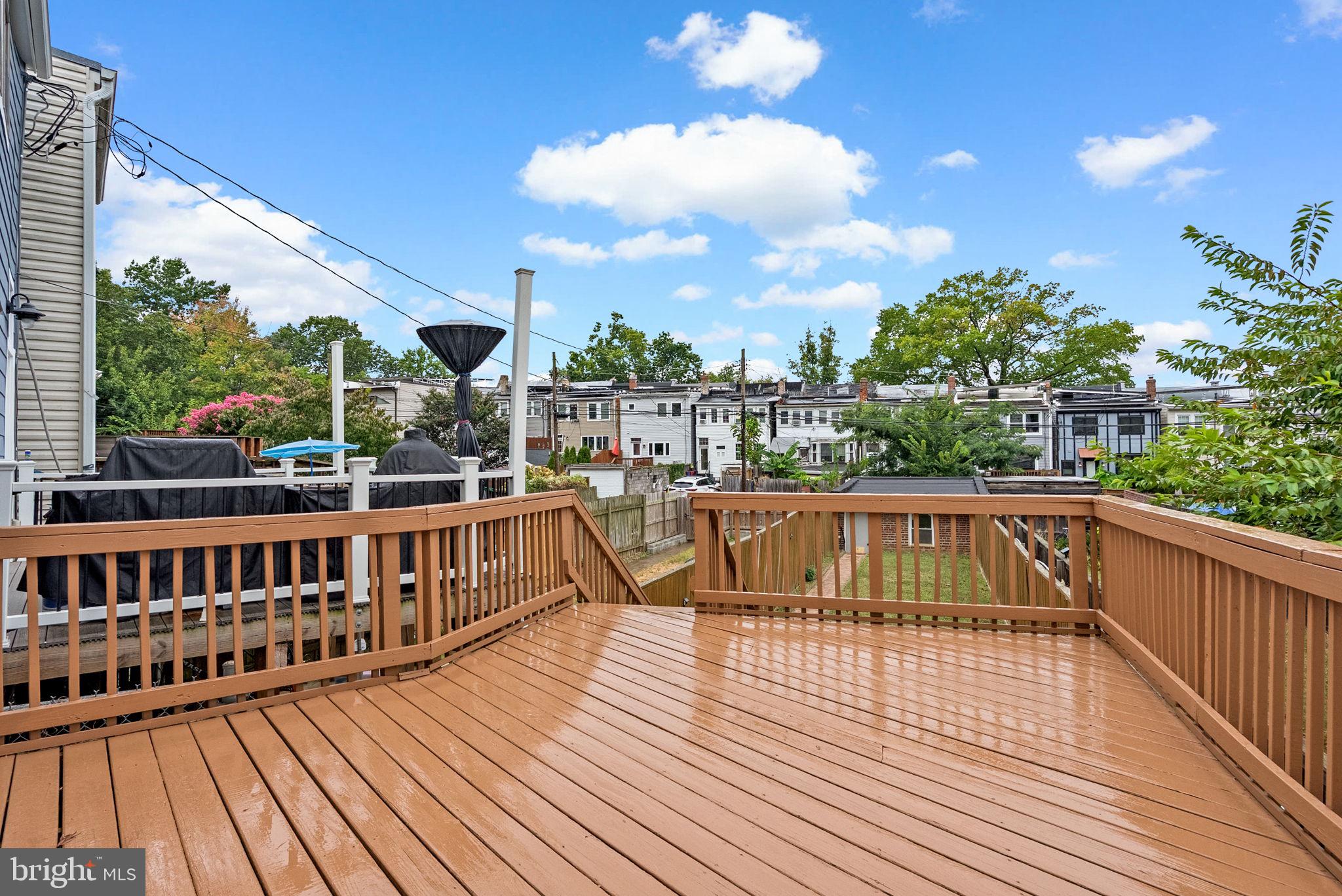 28 SHERMAN CIRCLE NW