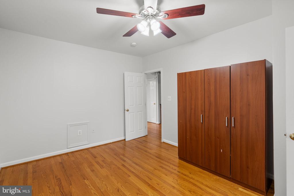 28 SHERMAN CIRCLE NW