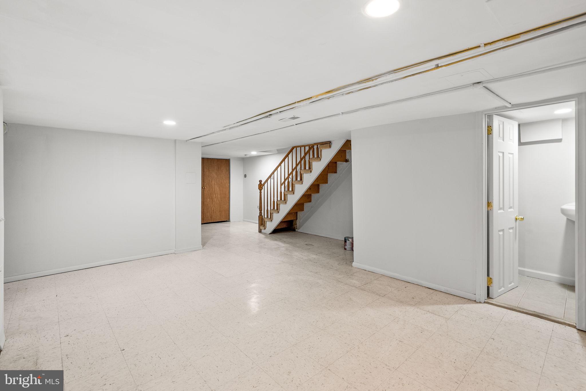 28 SHERMAN CIRCLE NW