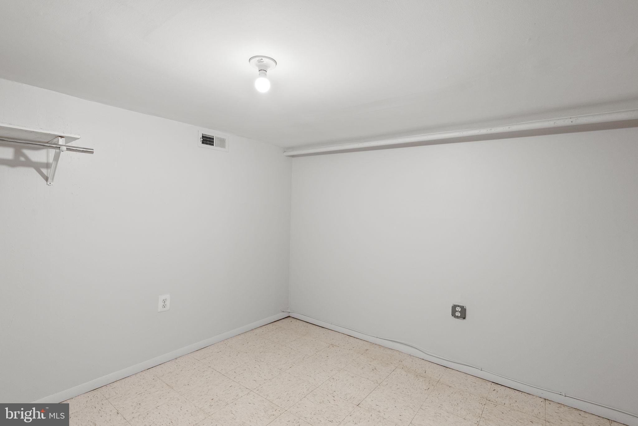 28 SHERMAN CIRCLE NW