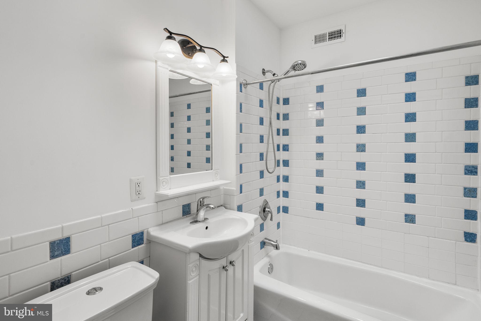 28 SHERMAN CIRCLE NW