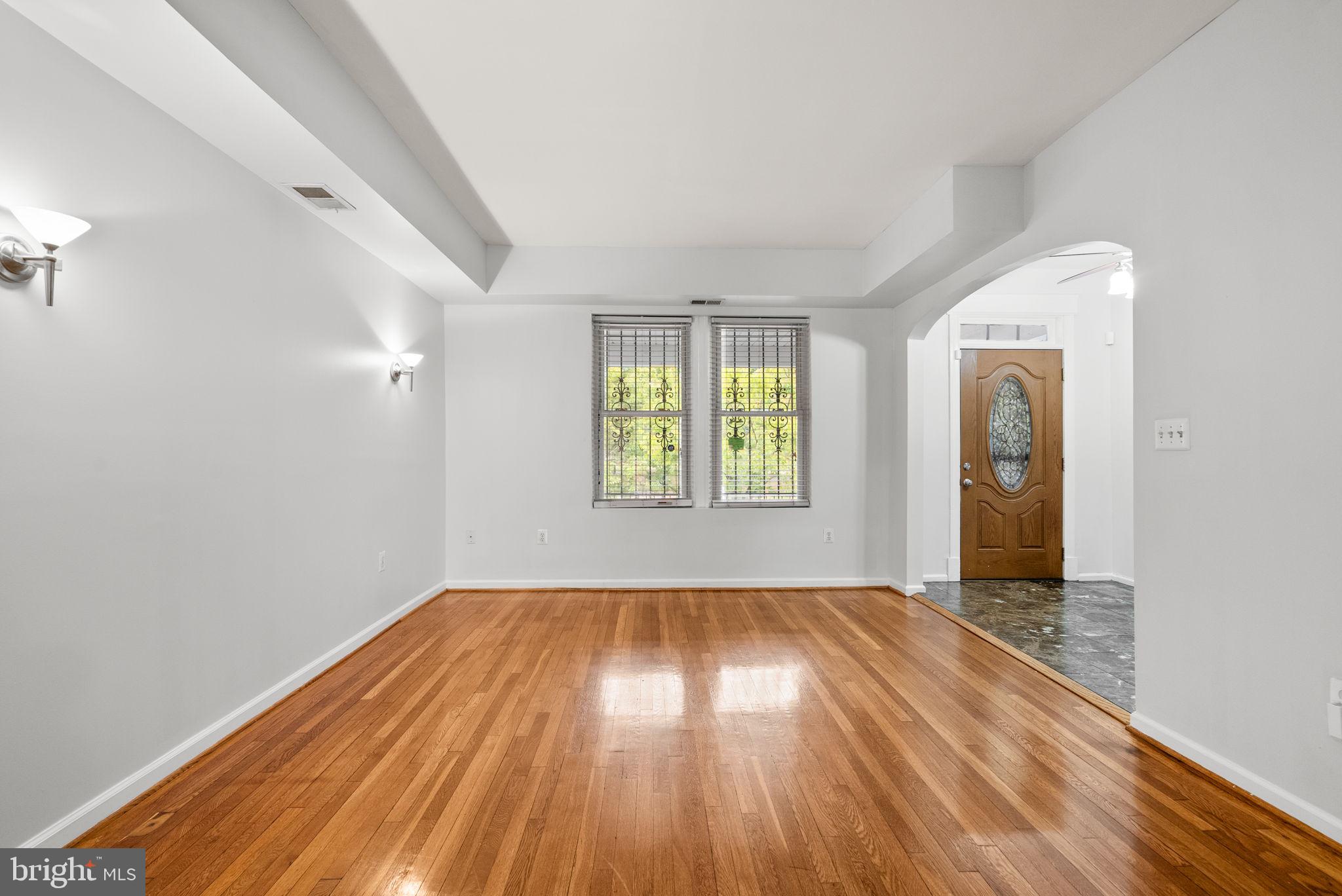 28 SHERMAN CIRCLE NW