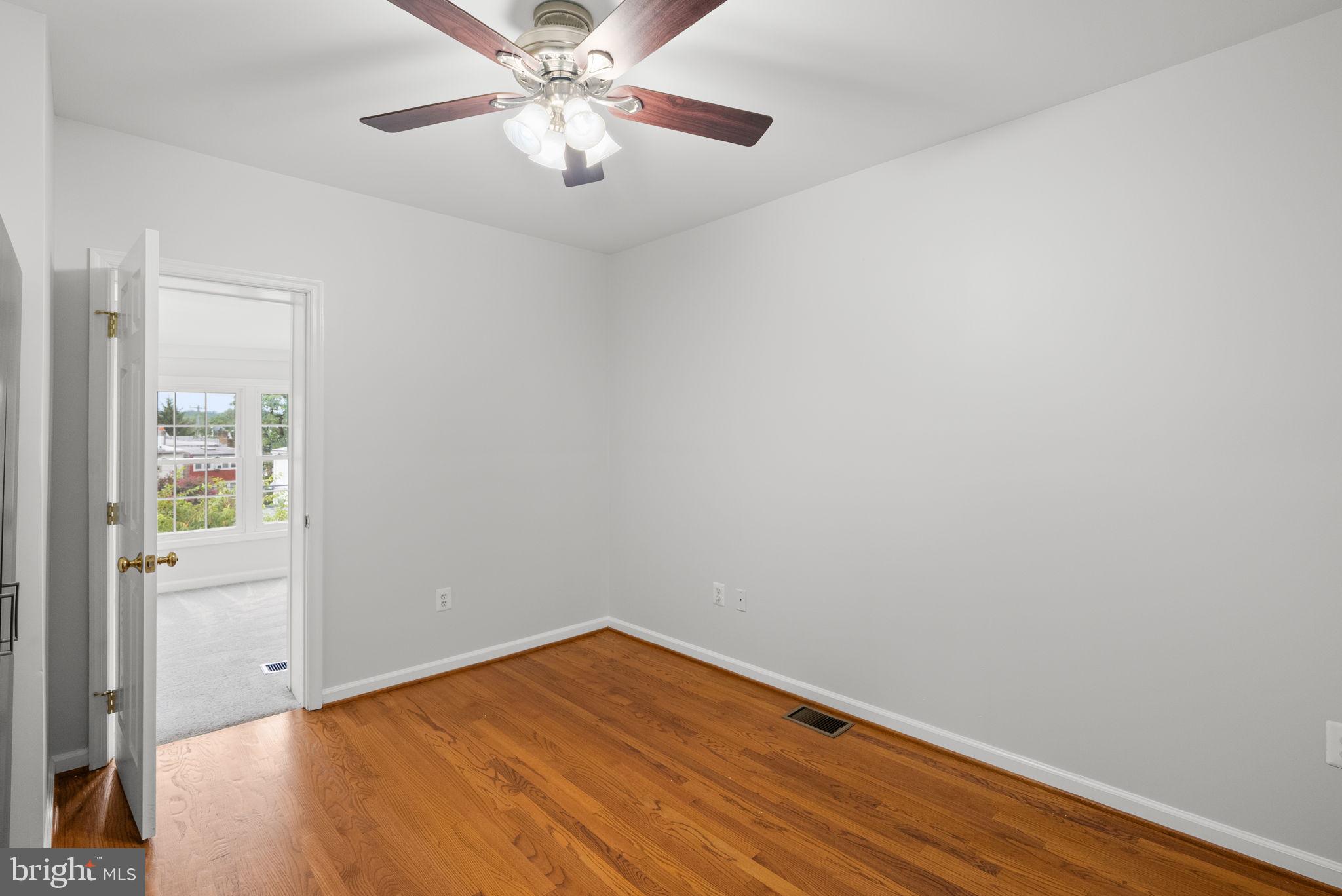 28 SHERMAN CIRCLE NW