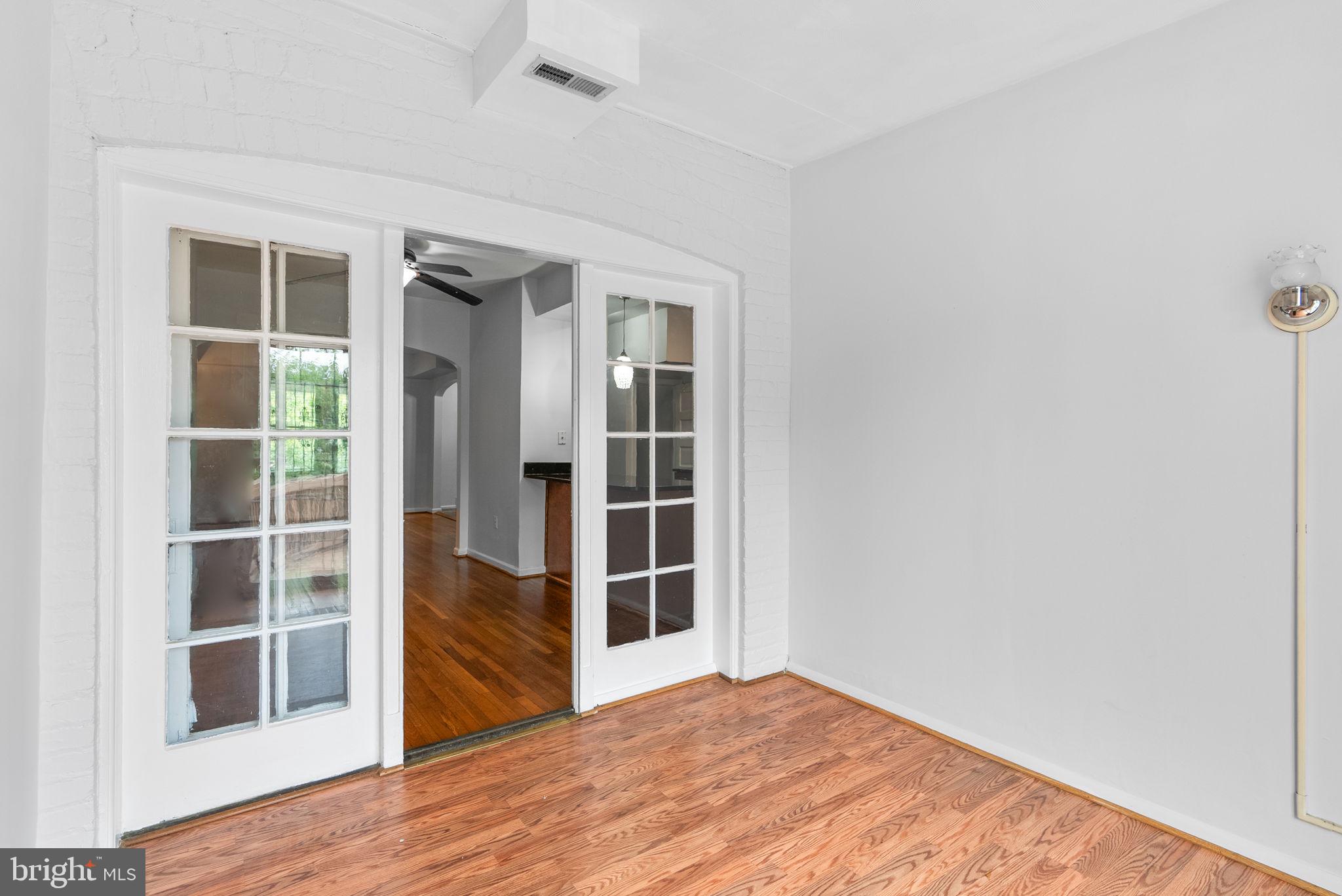 28 SHERMAN CIRCLE NW