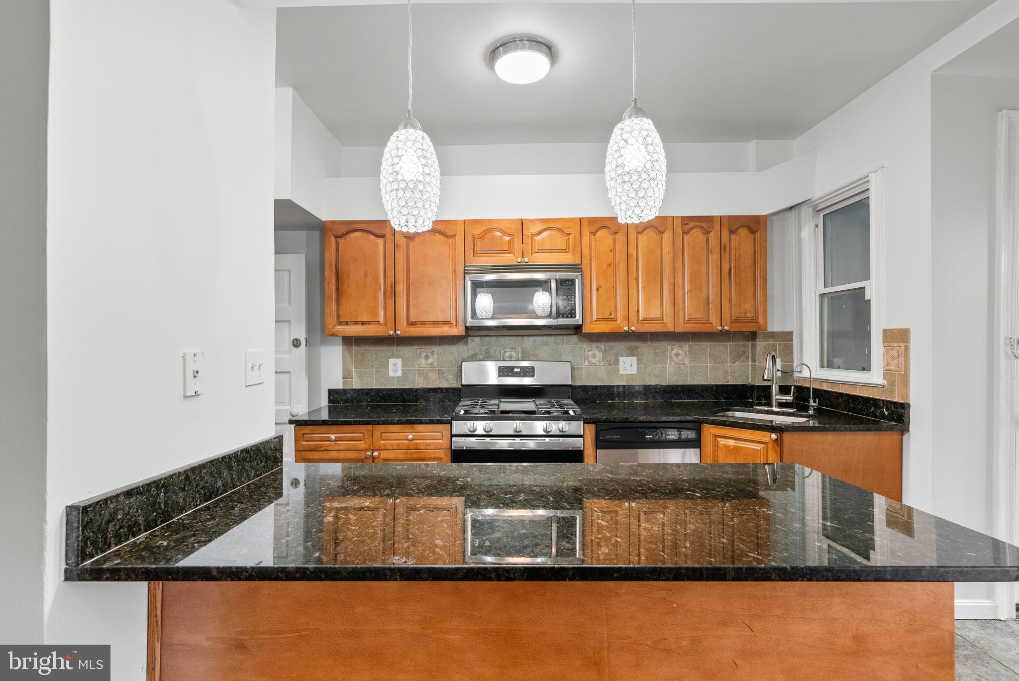 28 SHERMAN CIRCLE NW