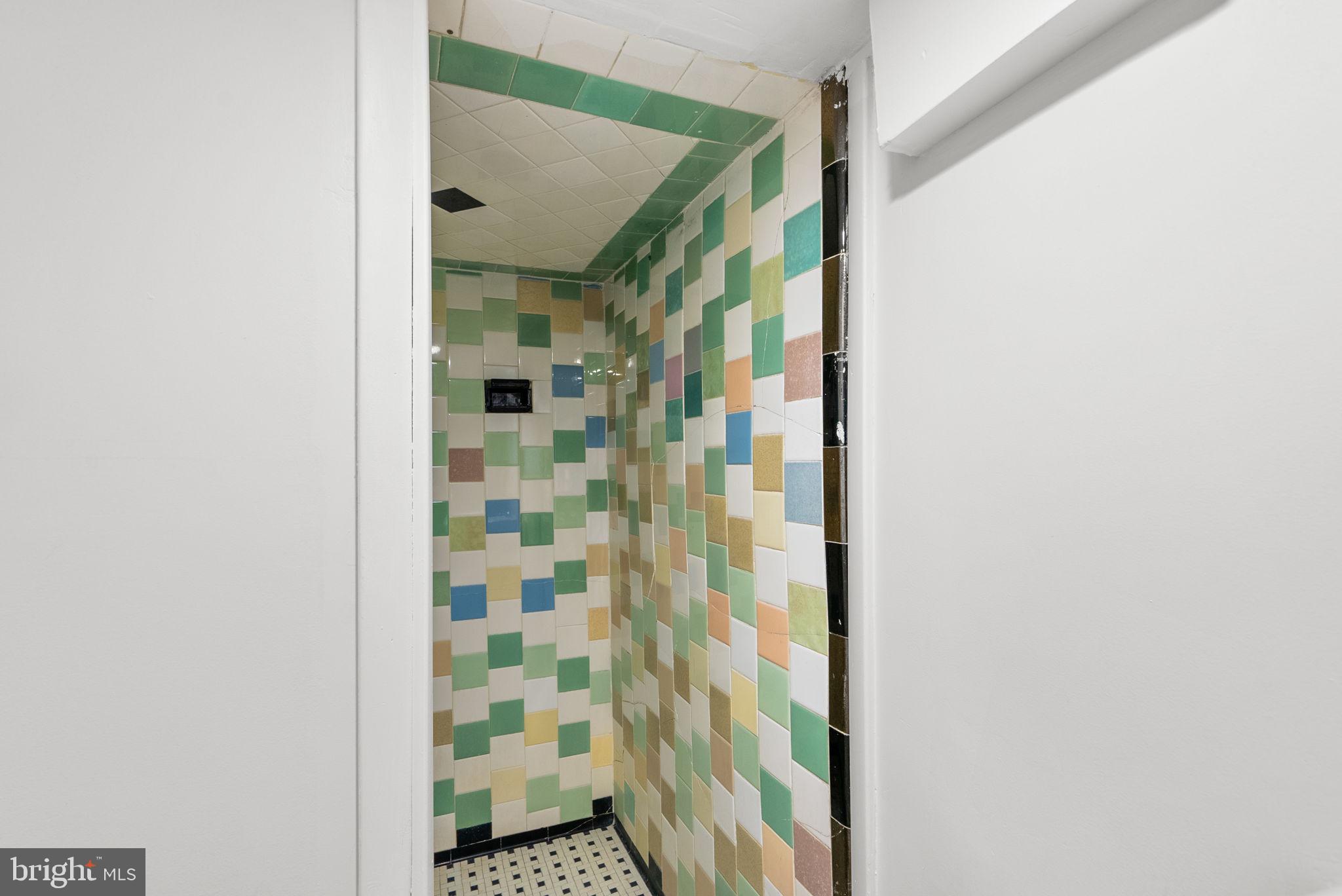 28 SHERMAN CIRCLE NW