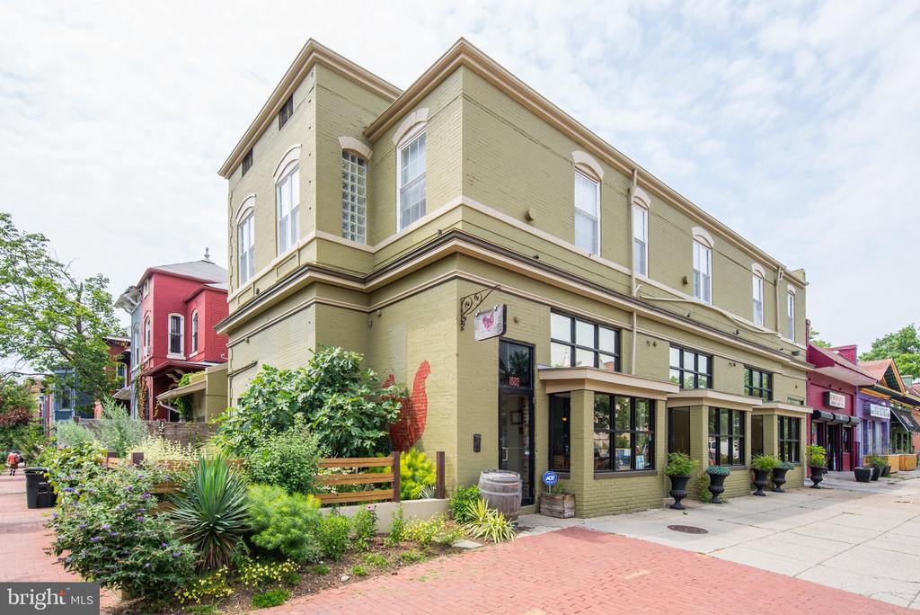 17 V STREET NW Unit: 1