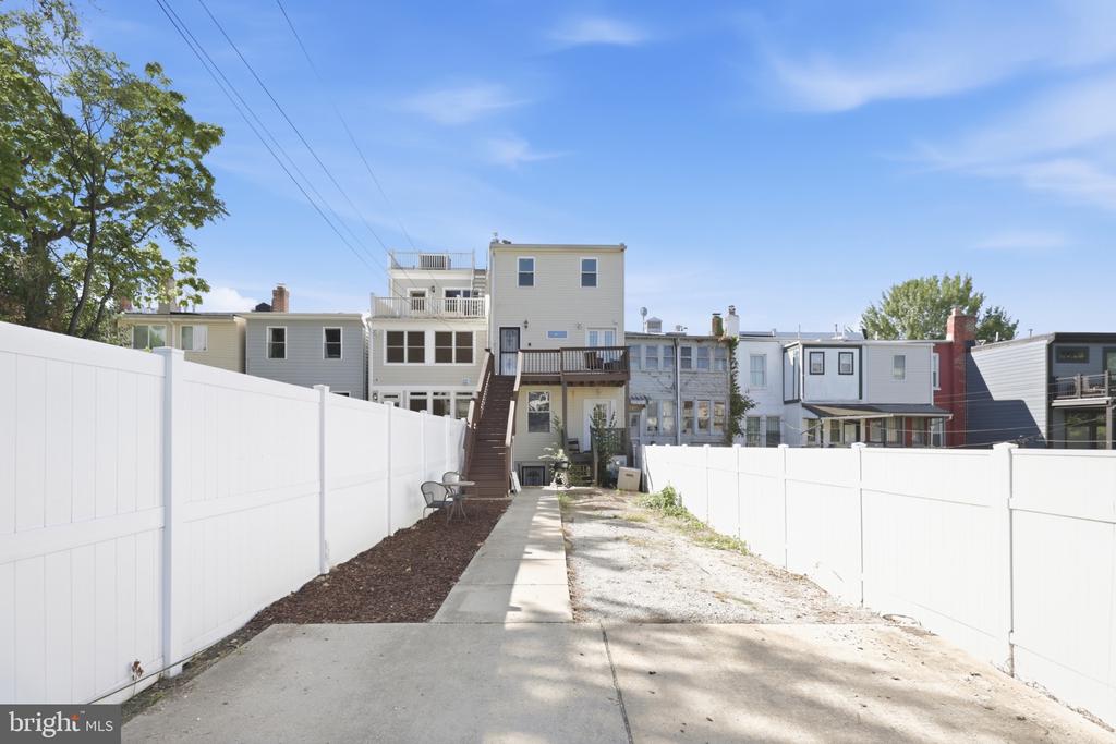 17 V STREET NW Unit: 1