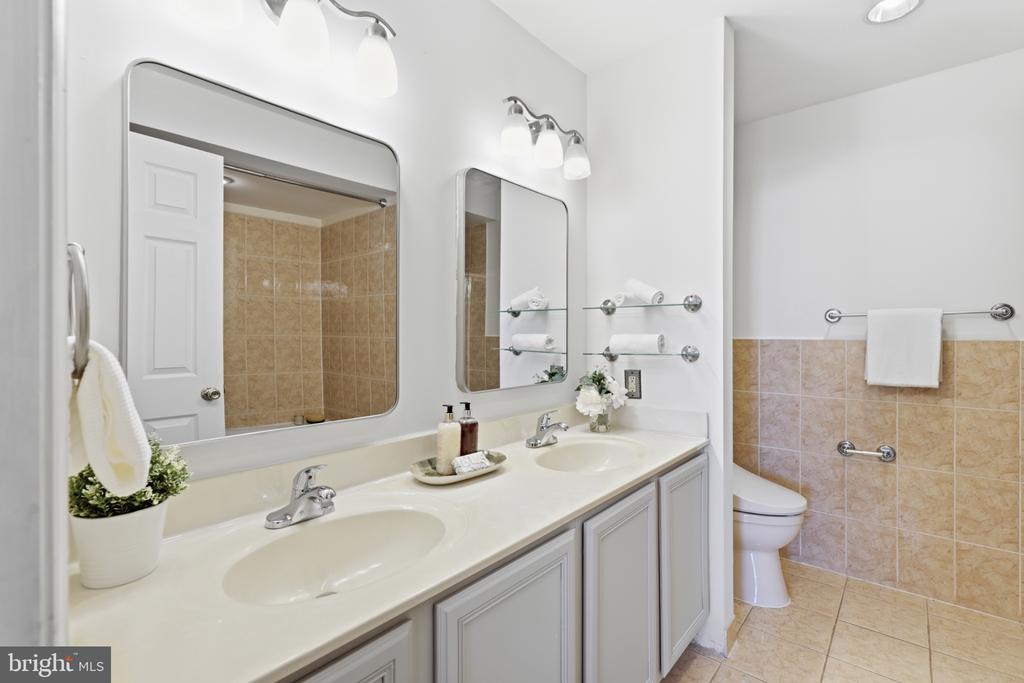 17 V STREET NW Unit: 1