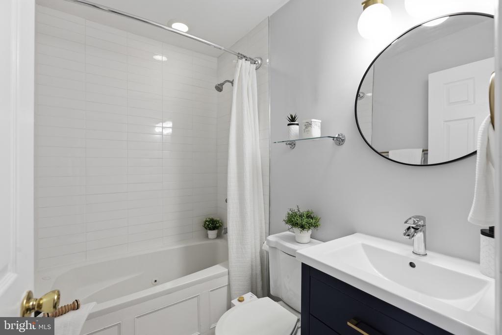 17 V STREET NW Unit: 1