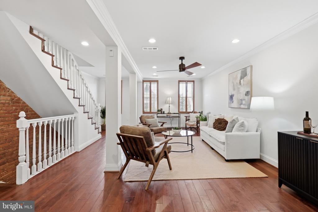 17 V STREET NW Unit: 1