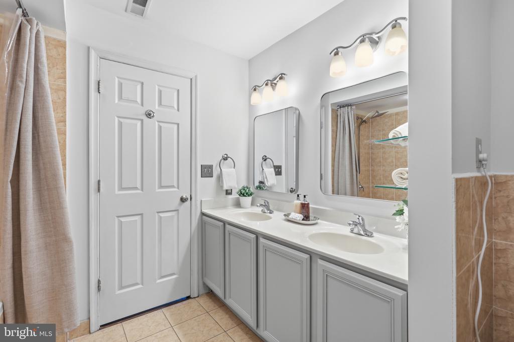 17 V STREET NW Unit: 1