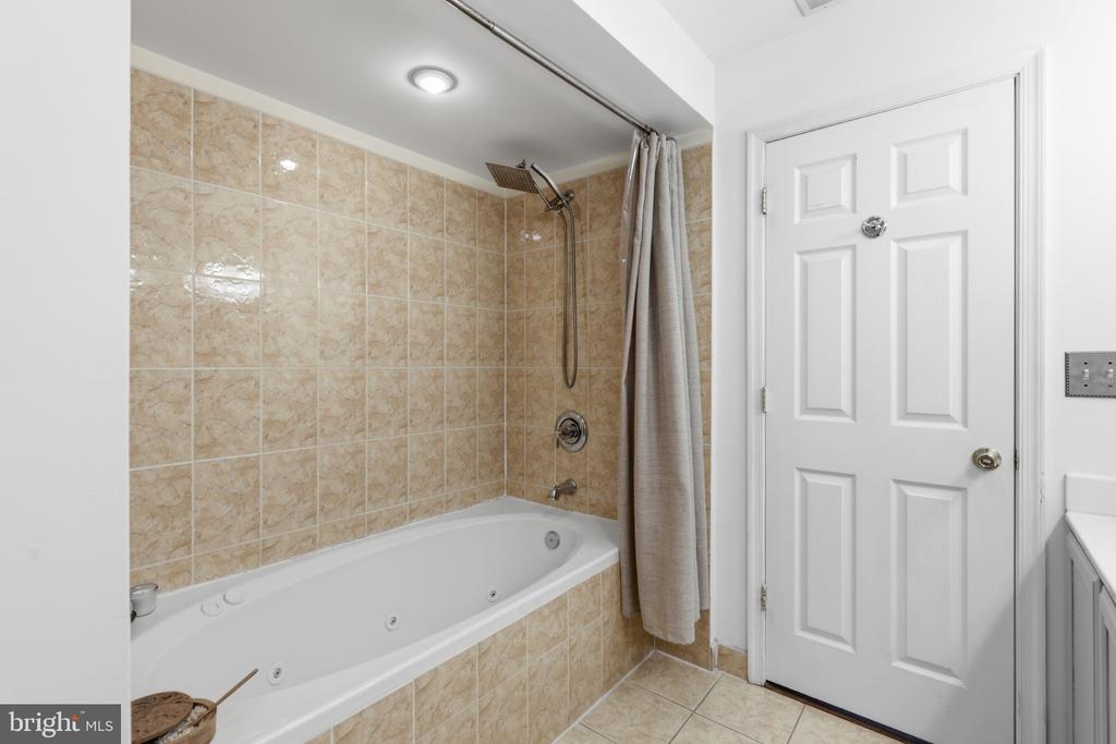17 V STREET NW Unit: 1
