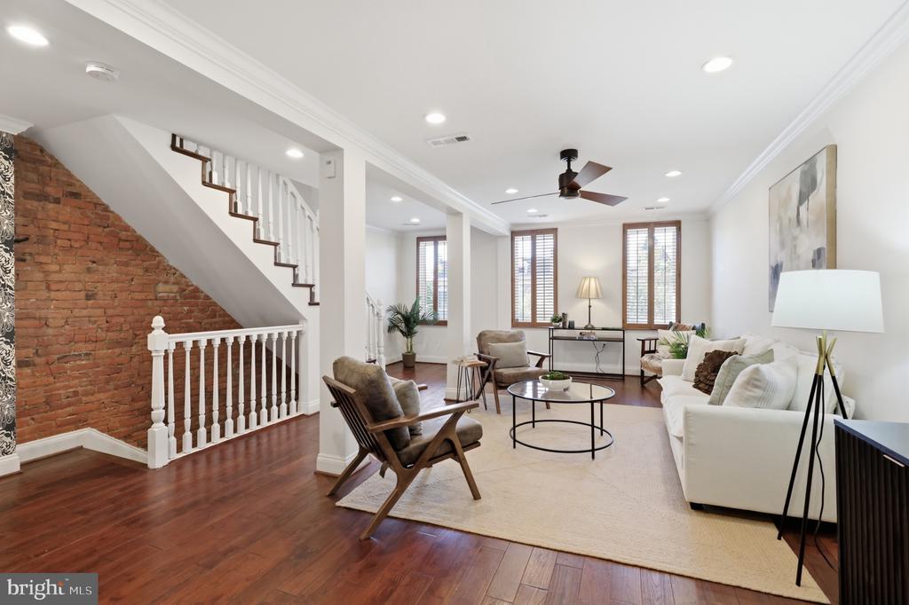 17 V STREET NW Unit: 1