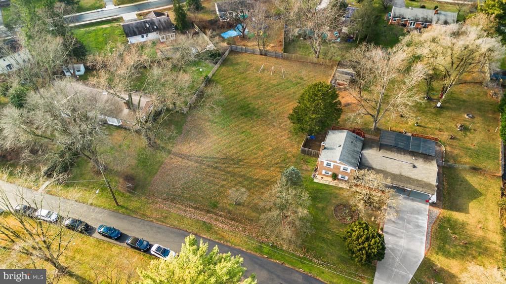 11417 Staten Ct