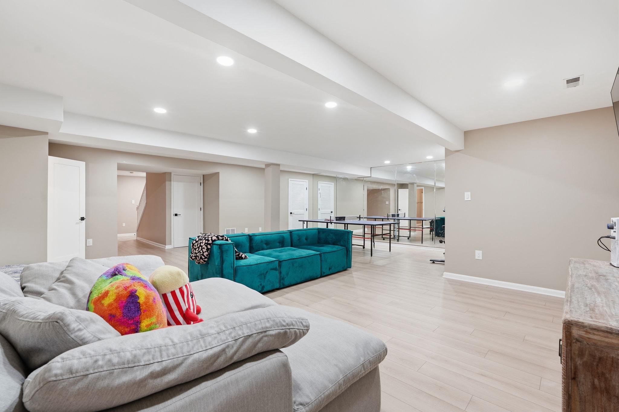 118 UPSHIRE CIRCLE