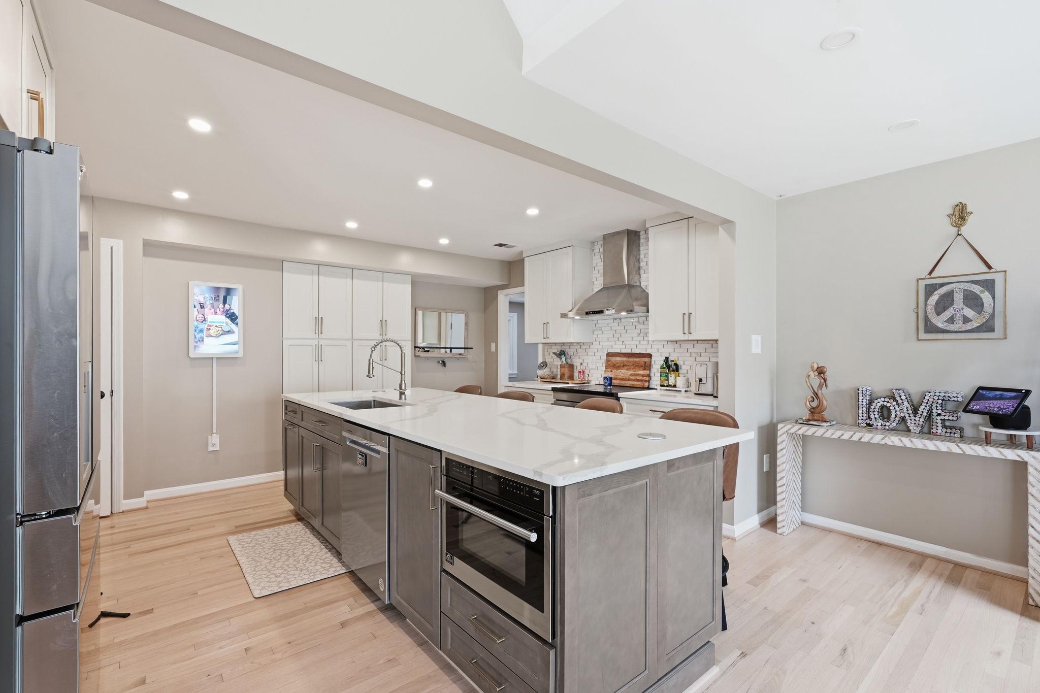 118 UPSHIRE CIRCLE