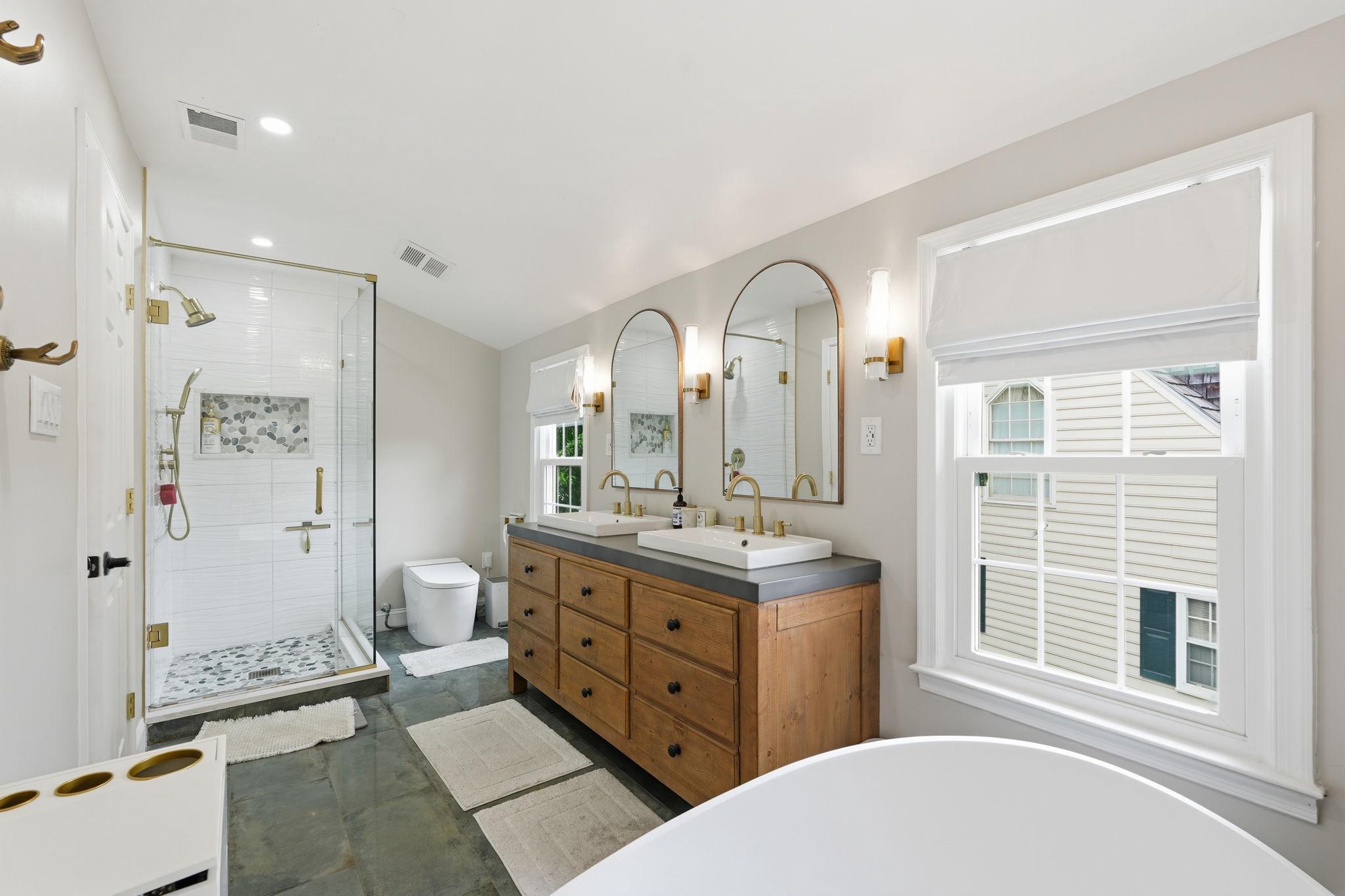118 UPSHIRE CIRCLE