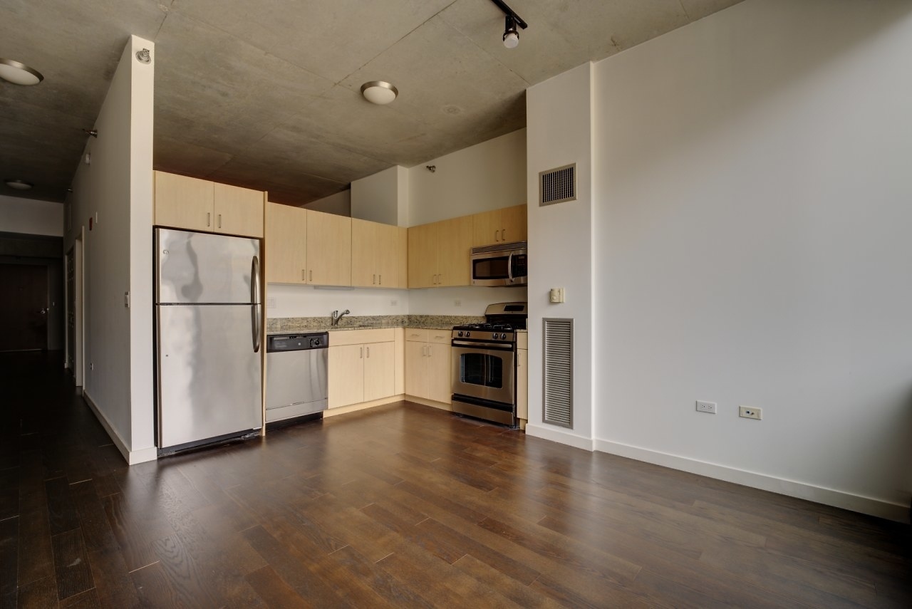 235 W Van Buren Street Unit: 2020