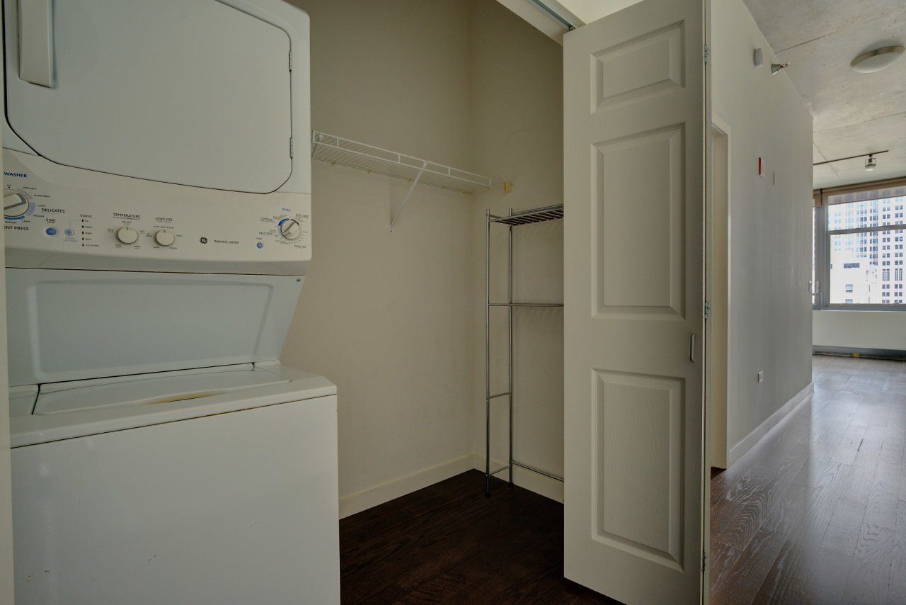 235 W Van Buren Street Unit: 2020