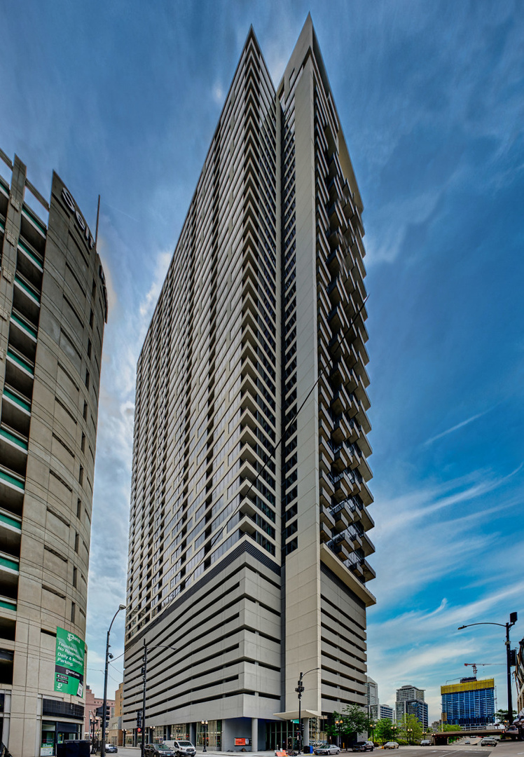 235 W Van Buren Street Unit: 2020