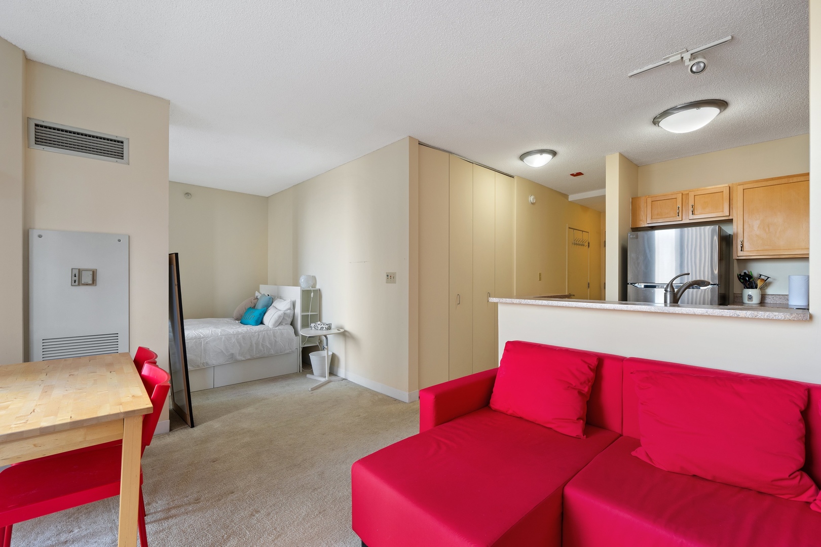 222 N Columbus Drive Unit: 902