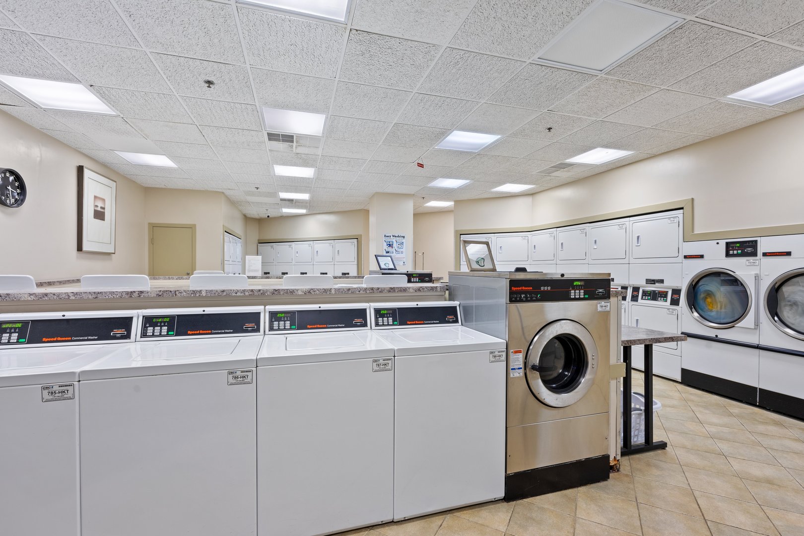 3660 N LAKE SHORE Drive Unit: 711