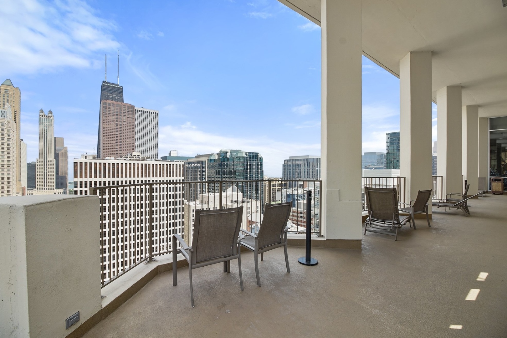 535 N Michigan Avenue Unit: 1907