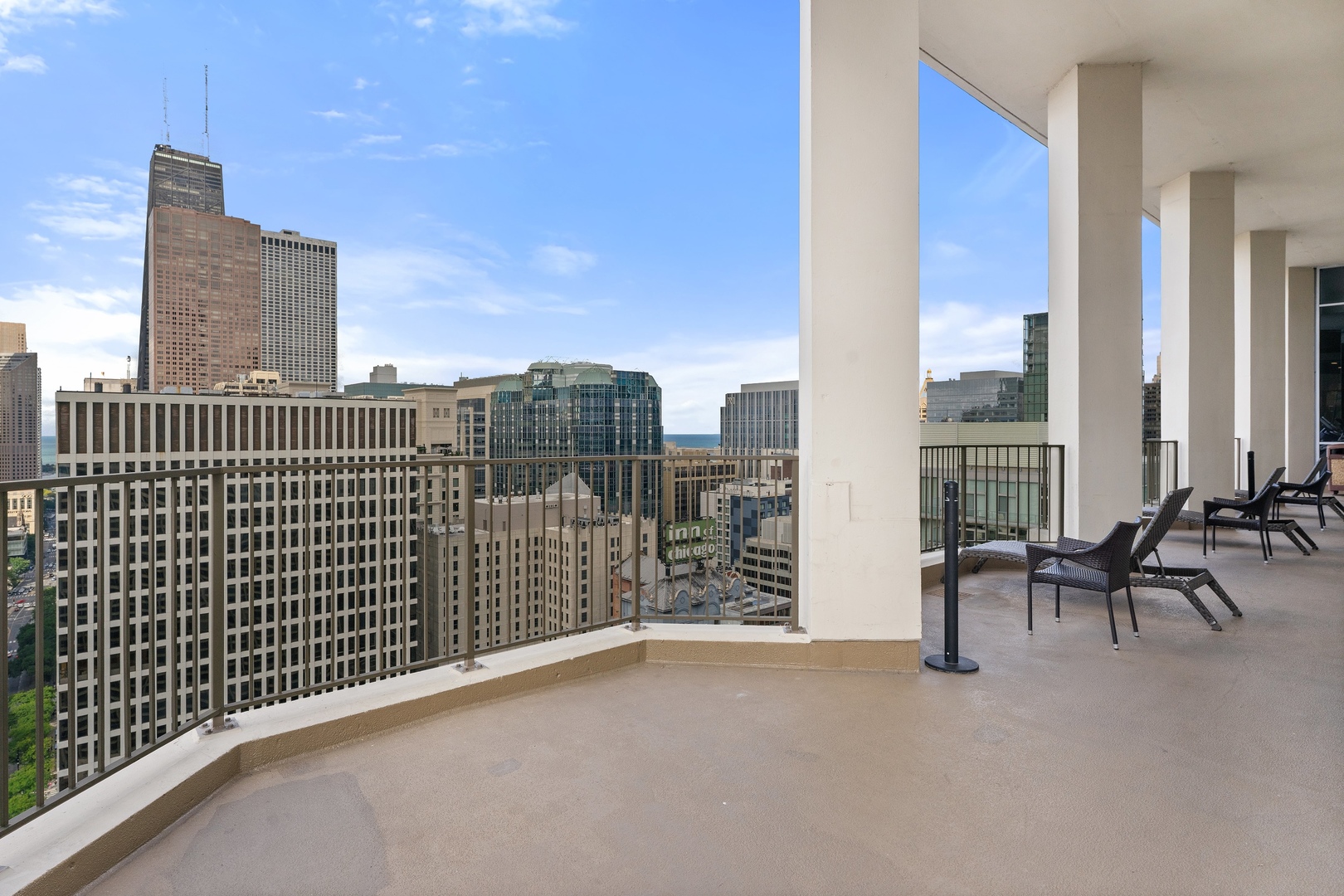 535 N Michigan Avenue Unit: 1907