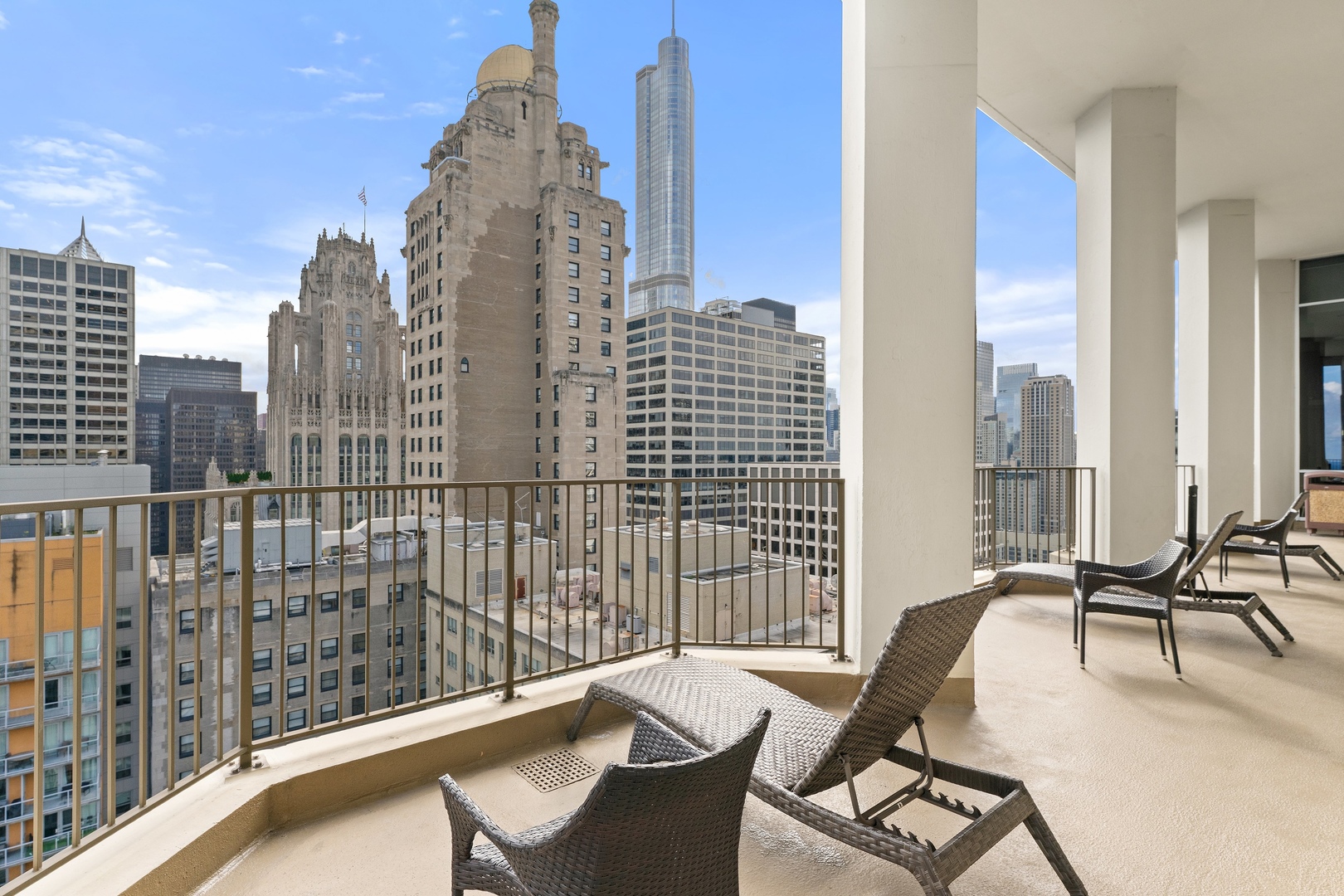 535 N Michigan Avenue Unit: 1907