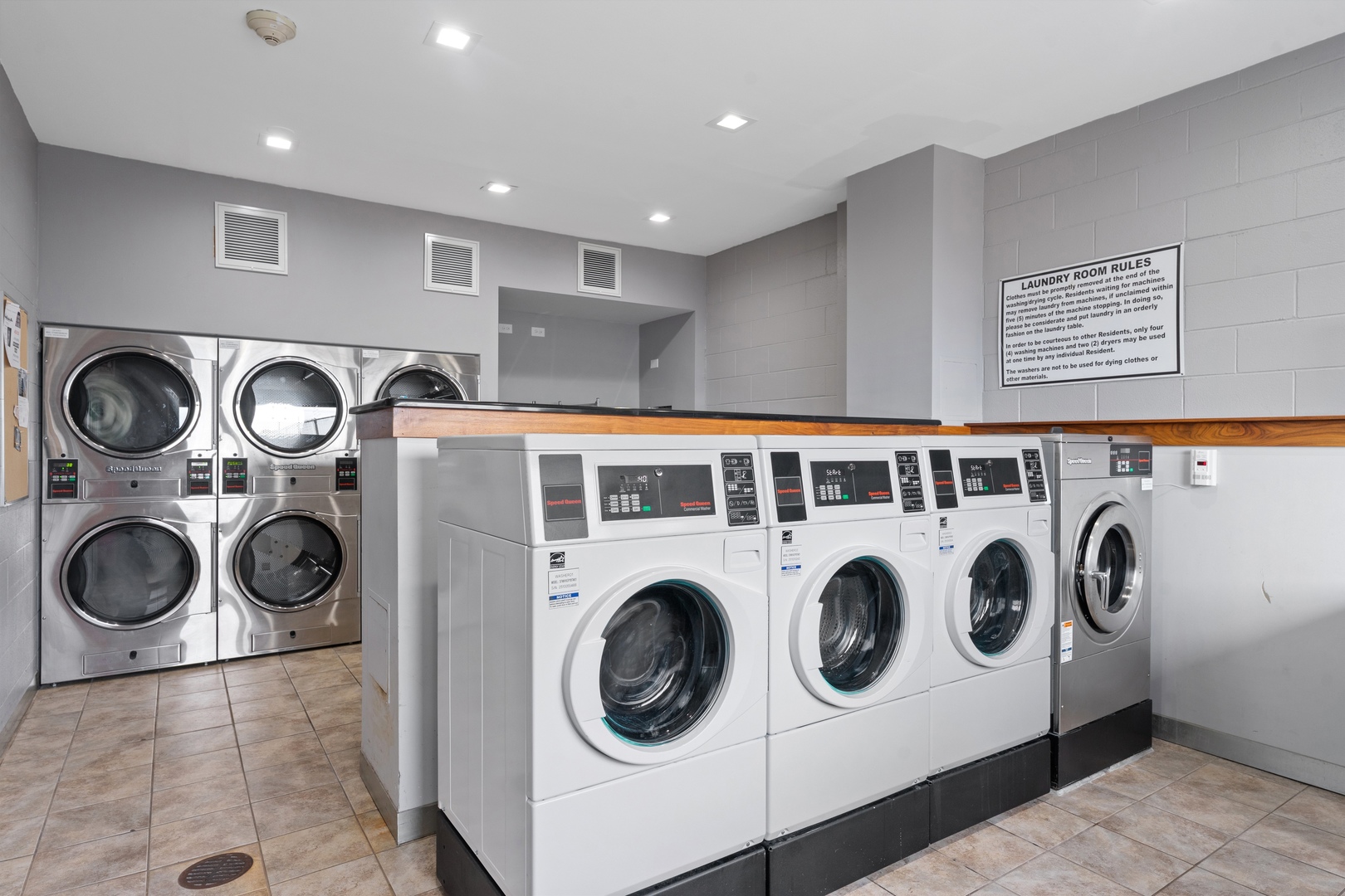 6325 N Sheridan Road Unit: 1906