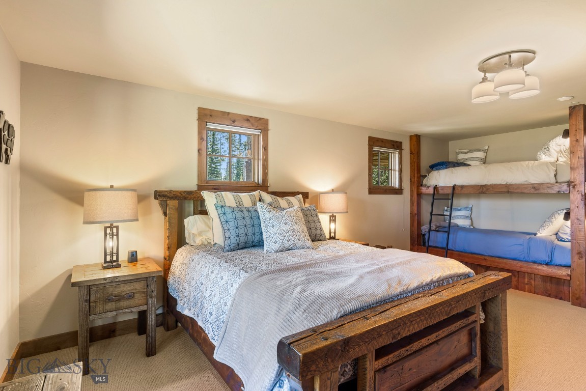 83 Peaks View Drive