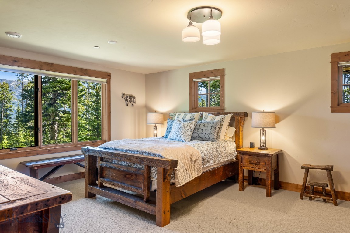 83 Peaks View Drive