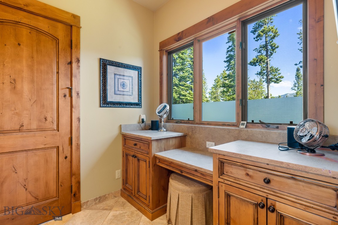 83 Peaks View Drive