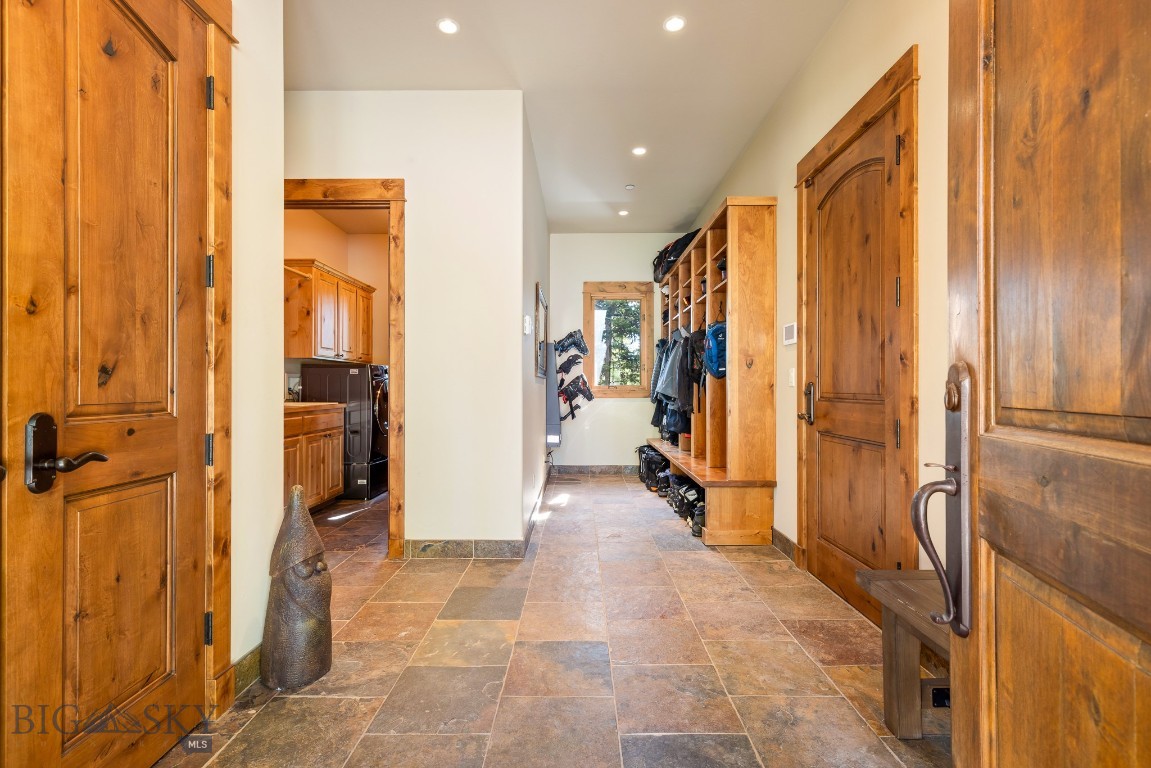 83 Peaks View Drive