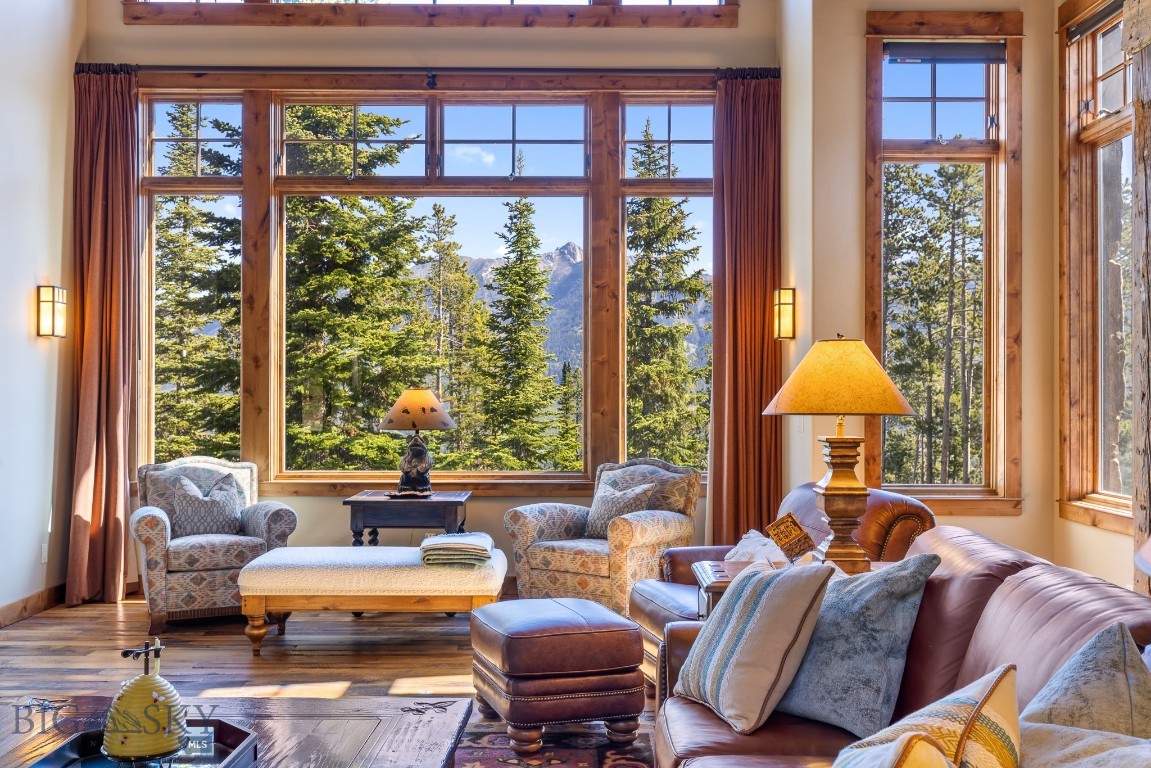 83 Peaks View Drive