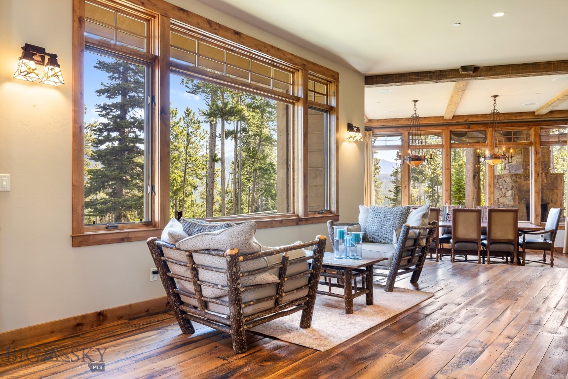 83 Peaks View Drive