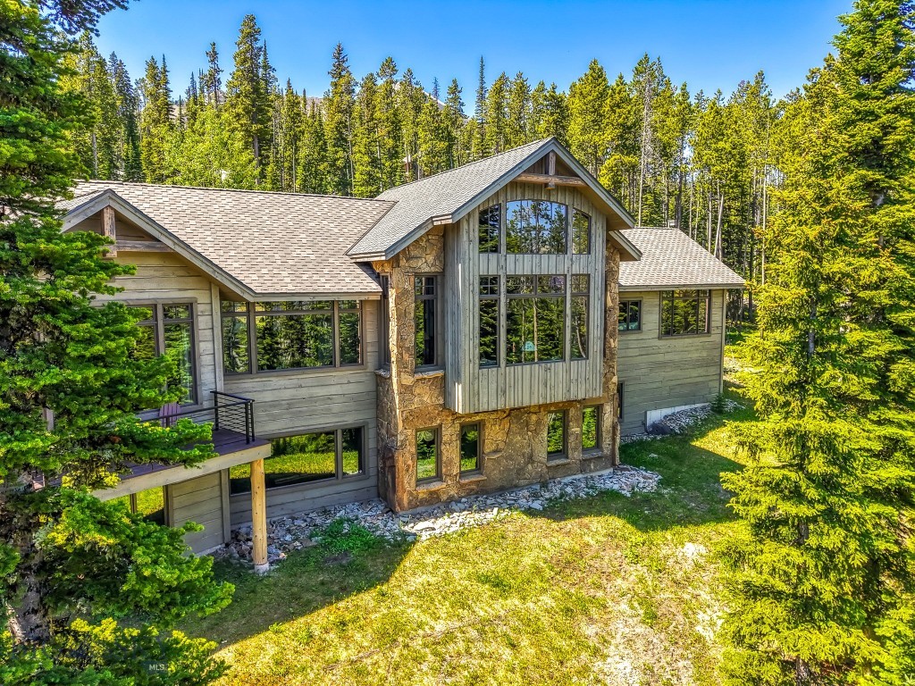 83 Peaks View Drive