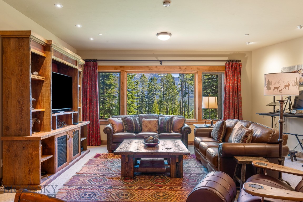 83 Peaks View Drive
