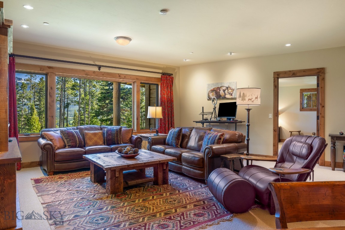 83 Peaks View Drive
