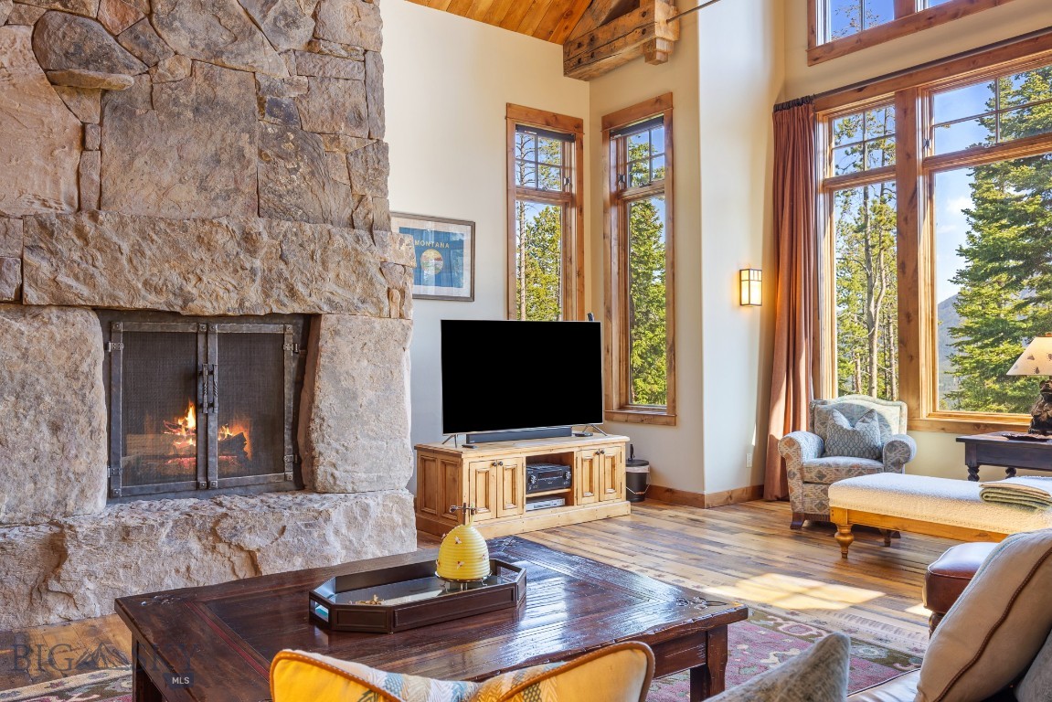 83 Peaks View Drive