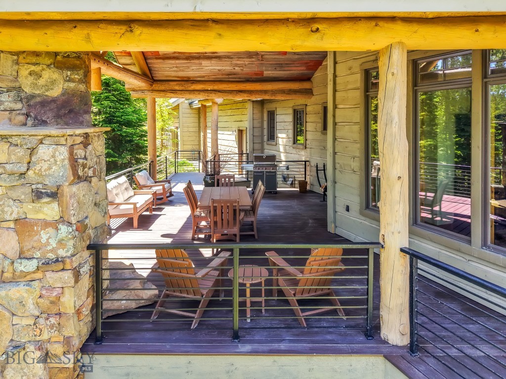83 Peaks View Drive