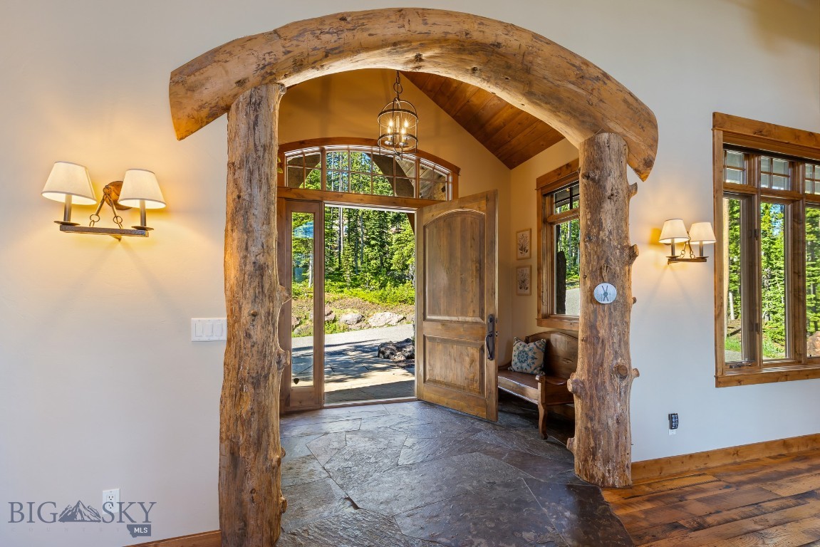 83 Peaks View Drive