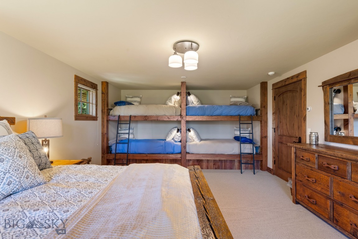 83 Peaks View Drive